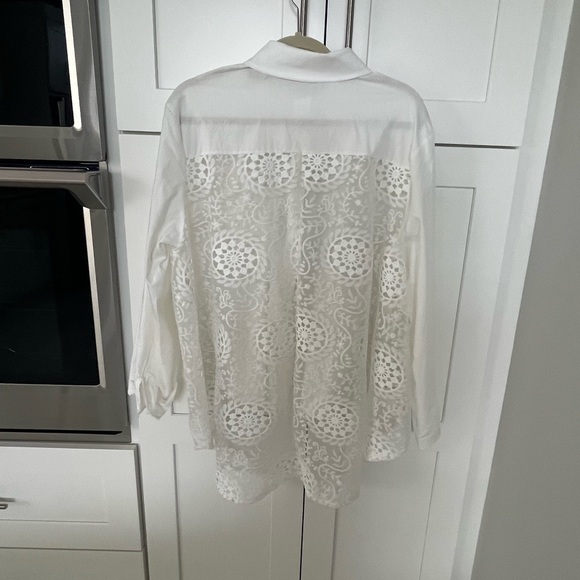 Beautiful ladies white blouse - Picture 2 of 2